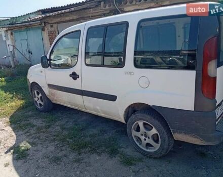 Белый Фиат Добло, объемом двигателя 1.25 л и пробегом 381 тыс. км за 2300 $, фото 3 на Automoto.ua