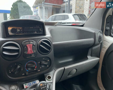 Белый Фиат Добло, объемом двигателя 1.37 л и пробегом 175 тыс. км за 4200 $, фото 12 на Automoto.ua