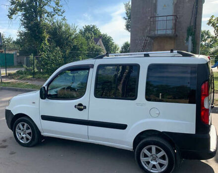 Белый Фиат Добло, объемом двигателя 1.4 л и пробегом 250 тыс. км за 3999 $, фото 6 на Automoto.ua