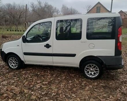 Белый Фиат Добло, объемом двигателя 1.9 л и пробегом 390 тыс. км за 4100 $, фото 1 на Automoto.ua