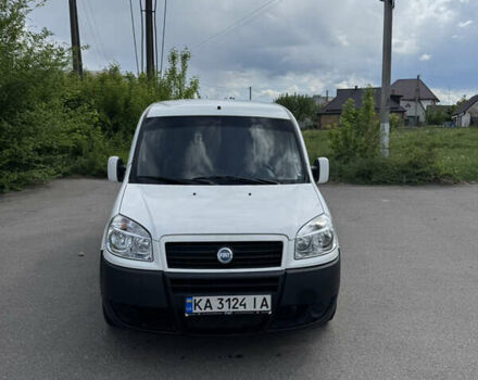 Белый Фиат Добло, объемом двигателя 1.6 л и пробегом 260 тыс. км за 3400 $, фото 1 на Automoto.ua