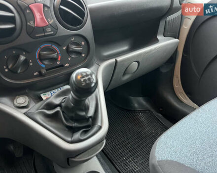 Белый Фиат Добло, объемом двигателя 1.37 л и пробегом 175 тыс. км за 4200 $, фото 13 на Automoto.ua