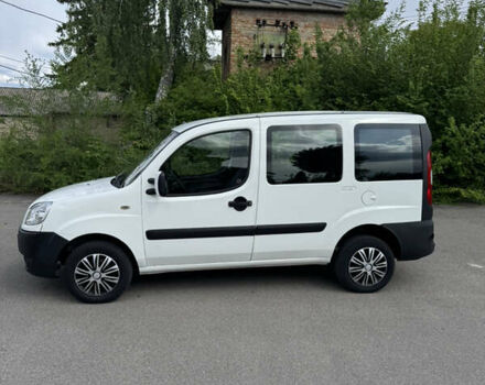 Белый Фиат Добло, объемом двигателя 1.6 л и пробегом 260 тыс. км за 3400 $, фото 2 на Automoto.ua
