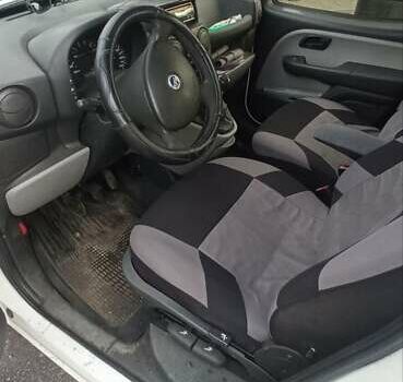 Белый Фиат Добло, объемом двигателя 1.6 л и пробегом 397 тыс. км за 3300 $, фото 12 на Automoto.ua