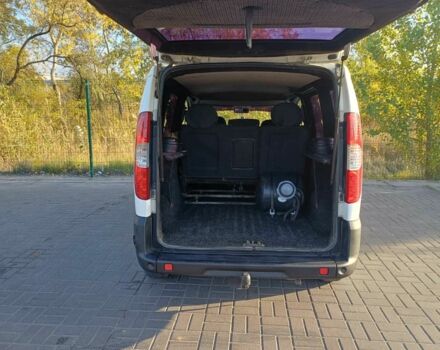 Белый Фиат Добло, объемом двигателя 1.6 л и пробегом 250 тыс. км за 5150 $, фото 9 на Automoto.ua