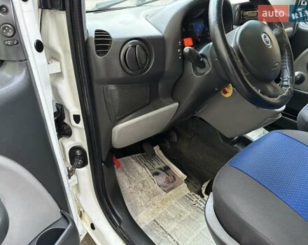 Белый Фиат Добло, объемом двигателя 1.9 л и пробегом 189 тыс. км за 5990 $, фото 32 на Automoto.ua