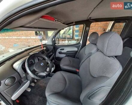 Белый Фиат Добло, объемом двигателя 1.6 л и пробегом 300 тыс. км за 3700 $, фото 5 на Automoto.ua