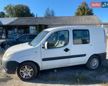 Белый Фиат Добло, объемом двигателя 1.25 л и пробегом 230 тыс. км за 3200 $, фото 3 на Automoto.ua