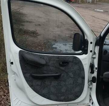 Белый Фиат Добло, объемом двигателя 1.3 л и пробегом 246 тыс. км за 4500 $, фото 2 на Automoto.ua