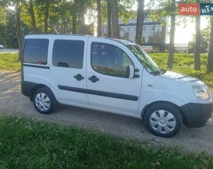 Белый Фиат Добло, объемом двигателя 1.3 л и пробегом 311 тыс. км за 3750 $, фото 5 на Automoto.ua