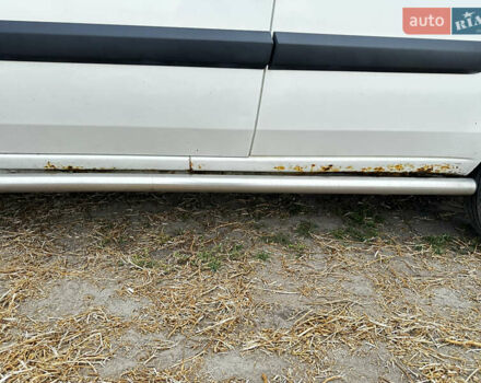 Белый Фиат Добло, объемом двигателя 1.3 л и пробегом 305 тыс. км за 4550 $, фото 5 на Automoto.ua