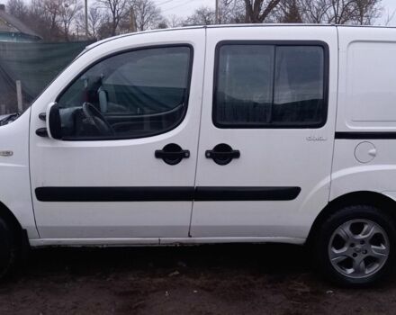 Белый Фиат Добло, объемом двигателя 1.6 л и пробегом 300 тыс. км за 3700 $, фото 2 на Automoto.ua