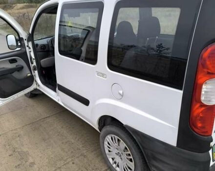 Белый Фиат Добло, объемом двигателя 1.2 л и пробегом 260 тыс. км за 4200 $, фото 14 на Automoto.ua