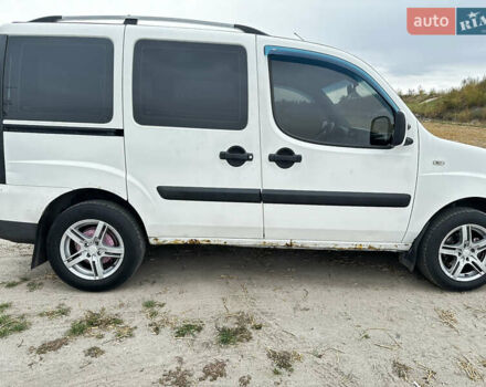 Белый Фиат Добло, объемом двигателя 1.3 л и пробегом 305 тыс. км за 4550 $, фото 2 на Automoto.ua