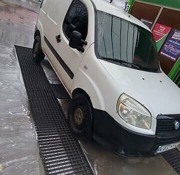 Белый Фиат Добло, объемом двигателя 1.2 л и пробегом 500 тыс. км за 2950 $, фото 2 на Automoto.ua