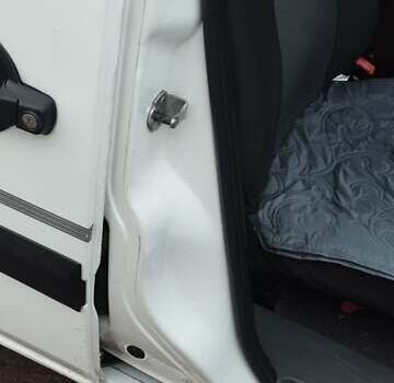 Белый Фиат Добло, объемом двигателя 1.3 л и пробегом 246 тыс. км за 4500 $, фото 11 на Automoto.ua