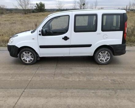 Белый Фиат Добло, объемом двигателя 1.2 л и пробегом 260 тыс. км за 4200 $, фото 1 на Automoto.ua