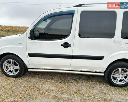 Белый Фиат Добло, объемом двигателя 1.3 л и пробегом 305 тыс. км за 4550 $, фото 4 на Automoto.ua