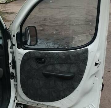 Белый Фиат Добло, объемом двигателя 1.3 л и пробегом 246 тыс. км за 4500 $, фото 10 на Automoto.ua