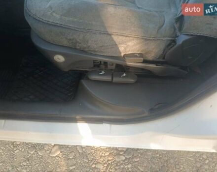 Белый Фиат Добло, объемом двигателя 1.3 л и пробегом 311 тыс. км за 3750 $, фото 17 на Automoto.ua