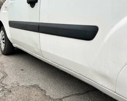 Белый Фиат Добло, объемом двигателя 1.2 л и пробегом 270 тыс. км за 3900 $, фото 5 на Automoto.ua