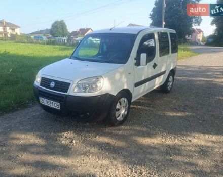 Белый Фиат Добло, объемом двигателя 1.3 л и пробегом 311 тыс. км за 3750 $, фото 2 на Automoto.ua