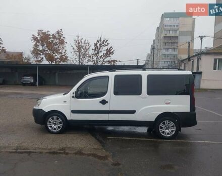 Белый Фиат Добло, объемом двигателя 1.9 л и пробегом 216 тыс. км за 4900 $, фото 2 на Automoto.ua