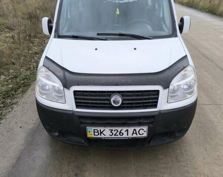Белый Фиат Добло, объемом двигателя 1.2 л и пробегом 260 тыс. км за 4200 $, фото 4 на Automoto.ua