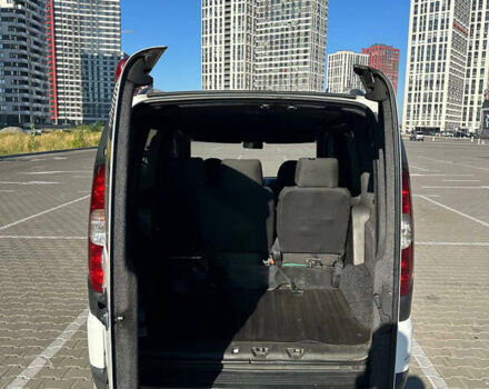 Белый Фиат Добло, объемом двигателя 1.3 л и пробегом 305 тыс. км за 4550 $, фото 7 на Automoto.ua