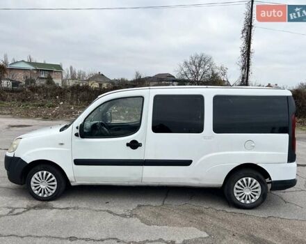 Белый Фиат Добло, объемом двигателя 1.2 л и пробегом 270 тыс. км за 3900 $, фото 3 на Automoto.ua