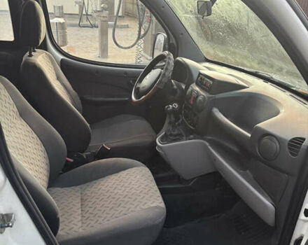 Белый Фиат Добло, объемом двигателя 1.25 л и пробегом 325 тыс. км за 3450 $, фото 5 на Automoto.ua