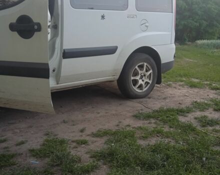 Белый Фиат Добло, объемом двигателя 1.6 л и пробегом 245 тыс. км за 4100 $, фото 3 на Automoto.ua