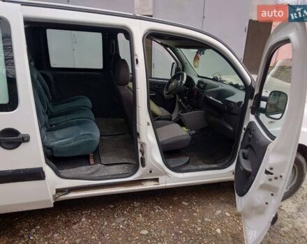 Белый Фиат Добло, объемом двигателя 1.3 л и пробегом 175 тыс. км за 5000 $, фото 2 на Automoto.ua