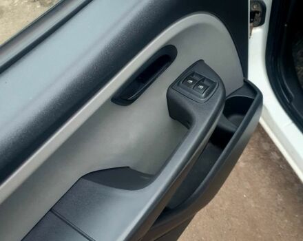 Белый Фиат Добло, объемом двигателя 1.2 л и пробегом 350 тыс. км за 4800 $, фото 4 на Automoto.ua