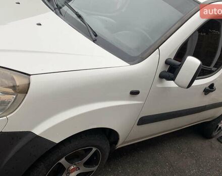 Белый Фиат Добло, объемом двигателя 1.25 л и пробегом 325 тыс. км за 5500 $, фото 3 на Automoto.ua