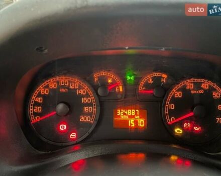 Белый Фиат Добло, объемом двигателя 1.3 л и пробегом 320 тыс. км за 3500 $, фото 5 на Automoto.ua