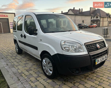 Белый Фиат Добло, объемом двигателя 1.25 л и пробегом 325 тыс. км за 3350 $, фото 2 на Automoto.ua