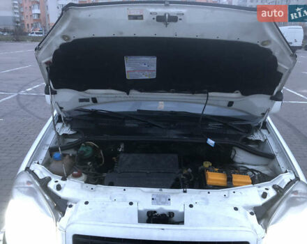 Белый Фиат Добло, объемом двигателя 1.3 л и пробегом 266 тыс. км за 5200 $, фото 2 на Automoto.ua