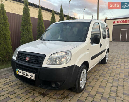 Белый Фиат Добло, объемом двигателя 1.25 л и пробегом 325 тыс. км за 3350 $, фото 6 на Automoto.ua
