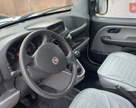 Белый Фиат Добло, объемом двигателя 1.3 л и пробегом 200 тыс. км за 4950 $, фото 2 на Automoto.ua