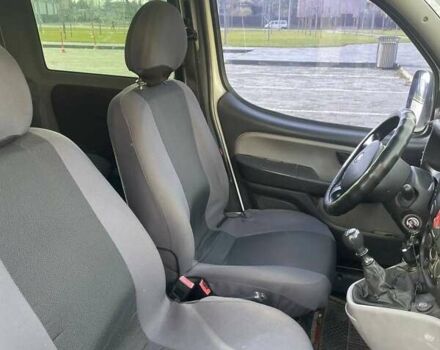 Белый Фиат Добло, объемом двигателя 1.6 л и пробегом 313 тыс. км за 4200 $, фото 7 на Automoto.ua