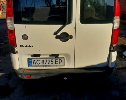 Белый Фиат Добло, объемом двигателя 1.2 л и пробегом 350 тыс. км за 4800 $, фото 3 на Automoto.ua