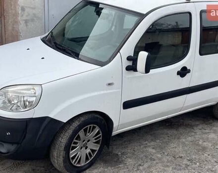 Белый Фиат Добло, объемом двигателя 1.3 л и пробегом 200 тыс. км за 4950 $, фото 3 на Automoto.ua