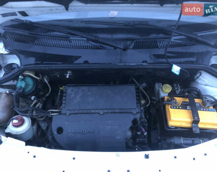 Белый Фиат Добло, объемом двигателя 1.3 л и пробегом 266 тыс. км за 5200 $, фото 3 на Automoto.ua