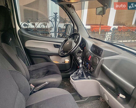 Белый Фиат Добло, объемом двигателя 1.25 л и пробегом 325 тыс. км за 5500 $, фото 6 на Automoto.ua