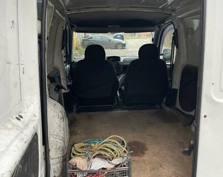 Белый Фиат Добло, объемом двигателя 1.3 л и пробегом 320 тыс. км за 3500 $, фото 6 на Automoto.ua