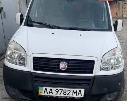 Белый Фиат Добло, объемом двигателя 1.3 л и пробегом 200 тыс. км за 4950 $, фото 1 на Automoto.ua