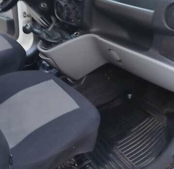 Белый Фиат Добло, объемом двигателя 1.9 л и пробегом 323 тыс. км за 5100 $, фото 1 на Automoto.ua