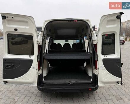 Белый Фиат Добло, объемом двигателя 1.3 л и пробегом 283 тыс. км за 5200 $, фото 14 на Automoto.ua