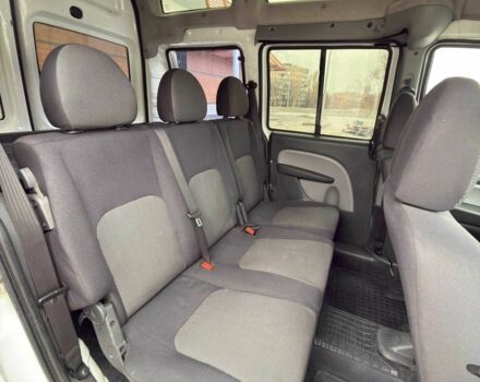 Белый Фиат Добло, объемом двигателя 1.3 л и пробегом 283 тыс. км за 5200 $, фото 11 на Automoto.ua